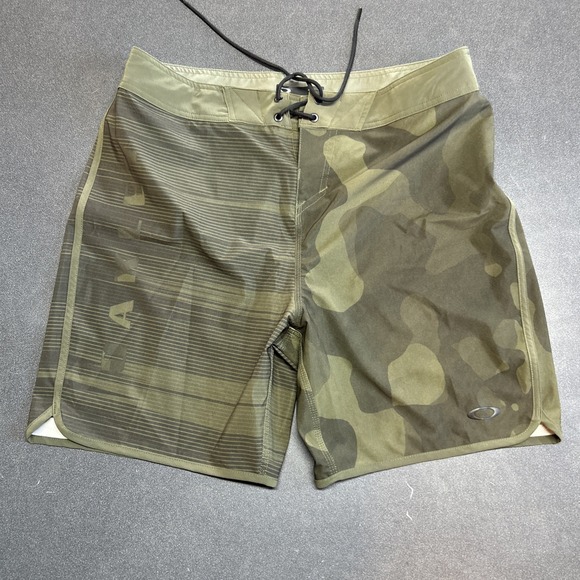 Oakley Performance Fit Green Utah Camo Mash Board Shorts Trunks Mens Sz 36 - Picture 1 of 8